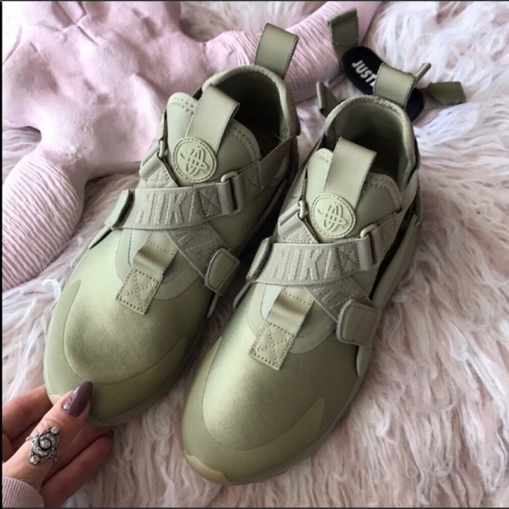 NWT Nike Huarache City Rare - Picture 4 of 8